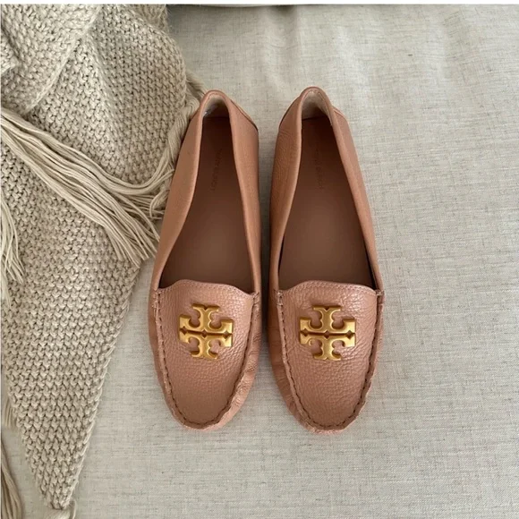 TORY BURCH EVERLY DRIVER LOAFER IN PINK MOON GOLD
BRASS LOGO SIZE 10.5 like new - Picture 3 of 17